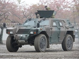 東名EXPASA足柄で自衛隊車両展示…軽装甲機動車や装輪装甲車など　11月2・8日