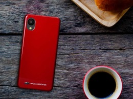 「ソウルレッド」も完全再現！　クルマ用塗料を使ったマツダ公式『ロードスター』スマホケース