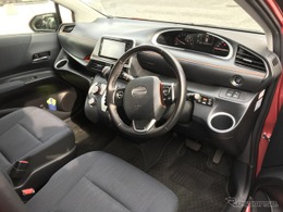 冬の洗車が億劫な日に「車内でできる」ダッシュボード復活メンテ