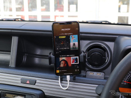 定番はスマホ、問題は“どう繋ぐか”…音が良いのは？ 便利なのは？［クルマで音楽は何で聴く？］