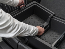 『ジムニーノマド』の収納性をアップ！ 専用「ラゲッジ収納ボックス」が発売