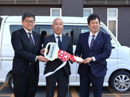 スズキ、『エブリイワゴン』を袋井警察署管内防犯協会へ寄贈…防犯パトロールに活用