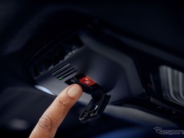 衛星通信で車内通話が可能に、携帯電話が圏外でも緊急連絡や通話を実現…ハーマンとヴァイアサットが開発