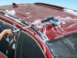 花粉・黄砂対策に特化した「洗車スポンジ」、モップタイプとミトンタイプの2種類を発売