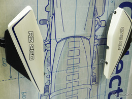 ただの復刻ではない「純正部品の再定義」とは？ 名車『RZ250』のパーツをヤマハが“新規開発”する理由…大阪モーターサイクルショー2026