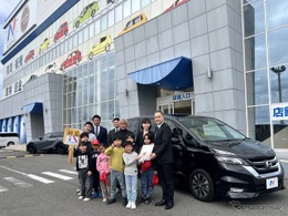 ネクステージ、FC刈谷の児童クラブに日産セレナ寄贈…子どもの送迎環境を改善