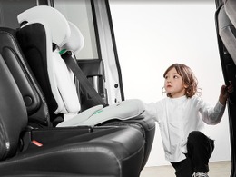 カーメイト、R129適合ジュニアシート「エールべべ・スット」発売…座面高約60mmの低座面設計