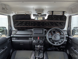 サンバイザーに装着したまま即展開！ 『ジムニー』シリーズ専用「折りたたみサンシェード」発売