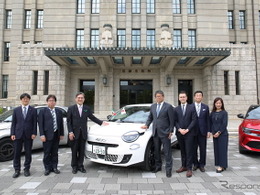 フィアット600e、京都市公用車に寄納…日伊国交160周年と姉妹都市60周年を記念した特別デザイン