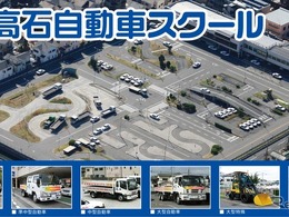 ハローキティ×教習車、大阪の高石自動車スクールが導入へ
