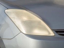 ヘッドライトの「黄ばみ」は要注意！　DIYの応急処置よりもプロに相談を…8月から車検はロービーム計測に全国完全移行