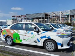 ラッピング教習車8種類が街を走る、プロスノーボーダー「三木つばき選手号」も…掛川自動車学校