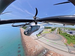 SKYDRIVE「空飛ぶクルマ」、瀬戸内海遊覧想定のデモフライト…スズキ社長も視察