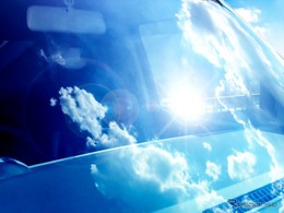 真夏の車内温度は「サンシェード」で何度、変わる？　効果と効率的な冷やし方とは？