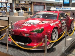 【夏休み】HKS、筑波アタックマシン「TRB-03」が、NEOPASA駿河湾沼津に登場！…9月末まで