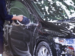 炎天下の「洗車」はNG？　水ジミ・シャンプー跡を防ぐ夏の洗車方法を知る
