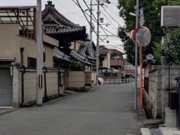 道幅の狭い「生活道路」の法定速度、9月1日から30km/hに制限［新聞ウォッチ］