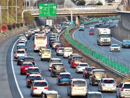訪日客のレンタカー事故増加、交通規則の周知が急務［新聞ウォッチ］