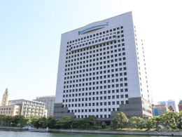 相次ぐ個人情報漏えい、神奈川県警が30年前から失効免許証を不正流用［新聞ウォッチ］