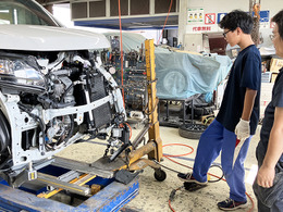 長野・飯田の中学2年生が、フレーム修正から溶接・塗装まで本格体験…「車社会を支える」仕事の尊さを知る