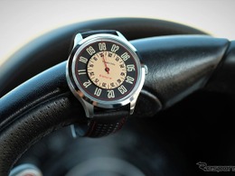 フィアット『500』のスピードメーター？ 車マニアがデザインした時計「ヴェローチェ」が発売