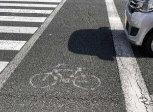 「約半数が止まらない」信号機のない横断歩道、停止率向上するも残る課題 画像