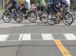 「ながらスマホ」は即、反則金…警察庁、自転車の「青切符」導入前に「ルールブック」作成［新聞ウォッチ］ 画像