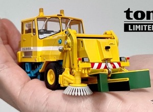「トミカリミテッド ヴィンテージ」が道路清掃車を初の製品化、シリーズ最多の可動ギミック搭載…2万4200円 画像
