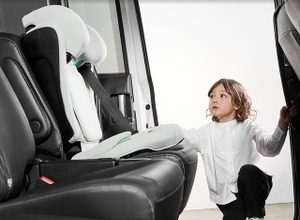 カーメイト、R129適合ジュニアシート「エールべべ・スット」発売…座面高約60mmの低座面設計 画像