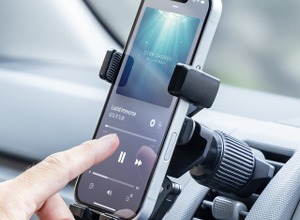 重力式車載スマホホルダー、置くだけで固定できる…サンワサプライが発売 画像