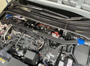 ボディの歪みを抑え「サス性能」をフルに発揮…カローラハイブリッドとRAV4ハイブリッド用、ブリッツ「フロント用ストラットタワーバー」登場 画像