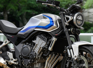 復活のホンダ『CB400スーパーフォア』販売快調、約2週間で2700台を受注…一番人気カラーは「ウルフシルバー」 画像