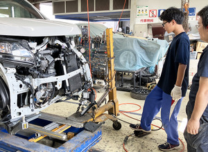 長野・飯田の中学2年生が、フレーム修正から溶接・塗装まで本格体験…「車社会を支える」仕事の尊さを知る 画像