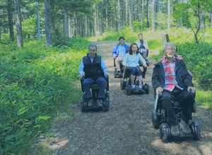 暮らしを楽しくする新しいクルマ…次世代型の電動車椅子のカタチ 画像