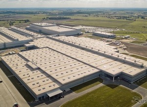 VW、ポーランド第2工場を開所…主力商用車を生産 画像