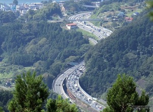 AIが高速道路の渋滞を高精度に予測、中央道で実験へ 画像