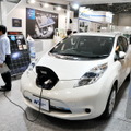 日栄インテックのブースでは、電気自動車の充電をイメージさせる展示がされていた
