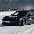 ポルシェの最新EVから歴史的名車まで、ダイナミックに雪上を駆ける 画像