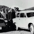 鈴木道雄氏とスズキ最初の自動車「スズライト」の開発チーム（1954年）