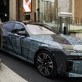 BMW i7のアートカーとドイツ人アーティスト、グレゴール・ヒルデブラント氏