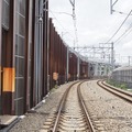 久米川第2号踏切・府中街道から撮影。画面右奥が東村山駅