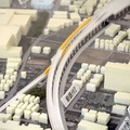 新宿線下りと国分寺線の立体交差（模型）。画面右上が東村山駅、手前が西武新宿方面、左手前が国分寺方面