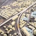 画面右上が東村山駅、手前が所沢方面、画面手前が西武園方面（模型）