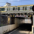 総武線・千駄ケ谷～代々木間の大通ガード。首都高とJRとの隙間から