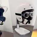 ファン搭載の高機能ヘルメットスタンド