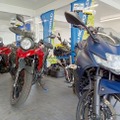 新型バイクのレンタルサービスを開始するスズキワールド多摩店