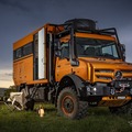 メルセデスベンツの万能車『ウニモグ』がキャンピングカーに！ 数日間の自給自足が可能 画像