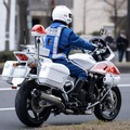 「隼オイル」を採用する大阪府警本部交通部交通機動隊の白バイ