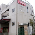 大阪府箕面市にある自動車整備工場「ビーライト」