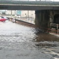 豪雨時のアンダーパス通行は危険…水圧・電装故障・車両浮上で脱出困難に 画像